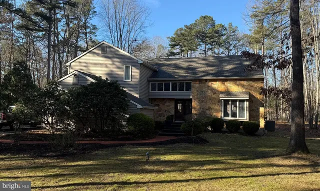 $689,900 | 26 Glen Lake Drive, Medford, NJ 08055