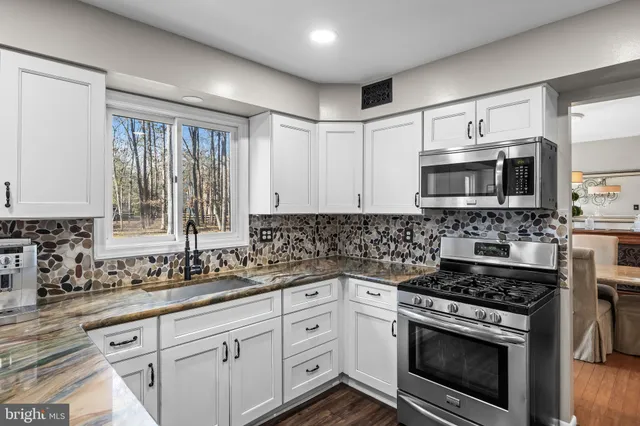 $689,900 | 26 Glen Lake Drive, Medford, NJ 08055