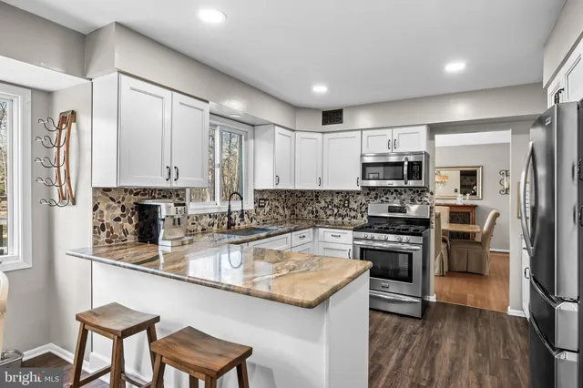 $689,900 | 26 Glen Lake Drive, Medford, NJ 08055