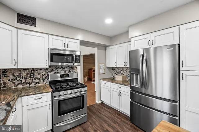 $689,900 | 26 Glen Lake Drive, Medford, NJ 08055