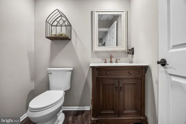 $689,900 | 26 Glen Lake Drive, Medford, NJ 08055