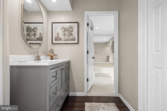 $689,900 | 26 Glen Lake Drive, Medford, NJ 08055