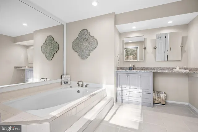 $689,900 | 26 Glen Lake Drive, Medford, NJ 08055