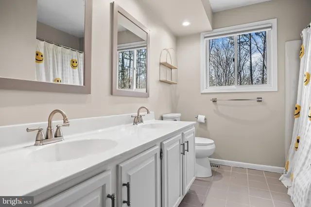 $689,900 | 26 Glen Lake Drive, Medford, NJ 08055