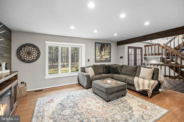 $689,900 | 26 Glen Lake Drive, Medford, NJ 08055