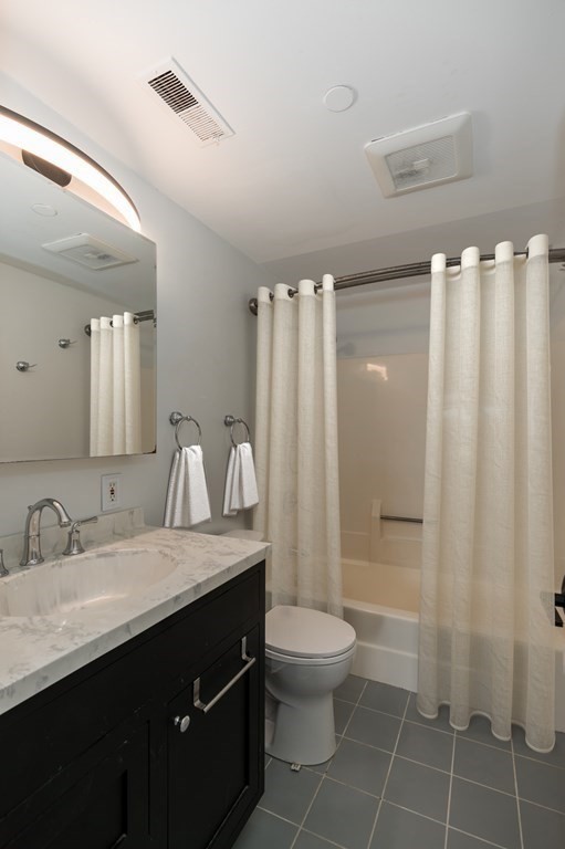 315 Rantoul Street, Unit 204 Beverly, MA 01915 - Photo 11 of 20 Gallery Image 11