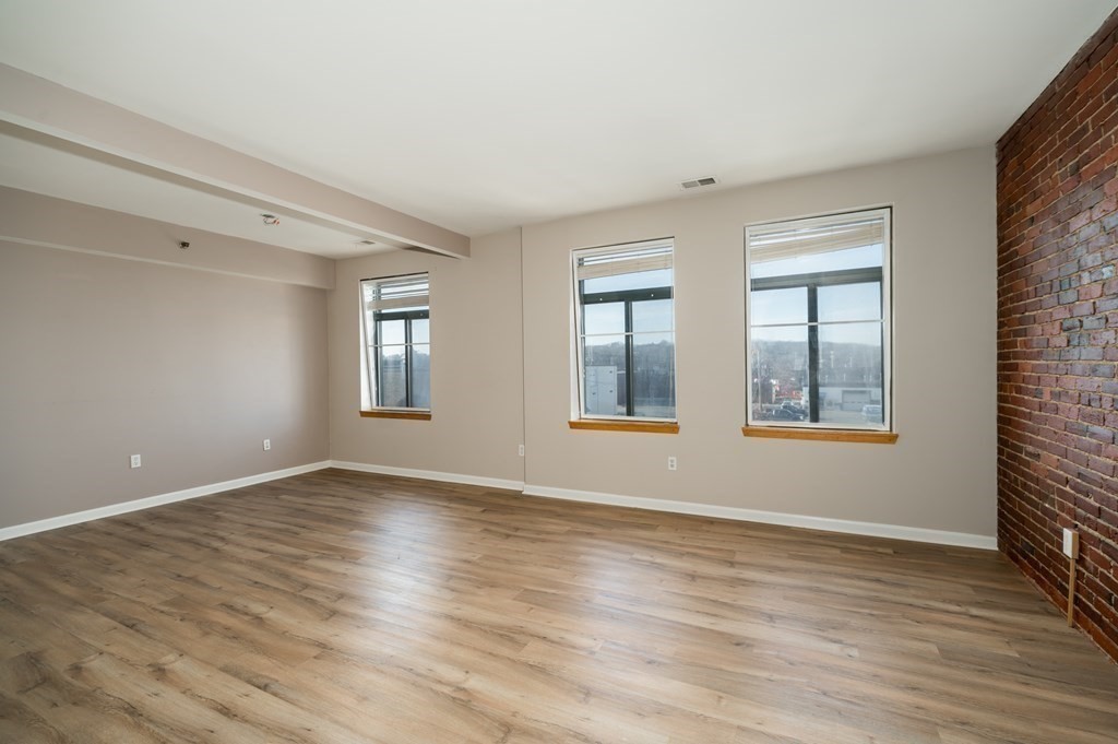 315 Rantoul Street, Unit 204 Beverly, MA 01915 - Photo 2 of 20 Gallery Image 2