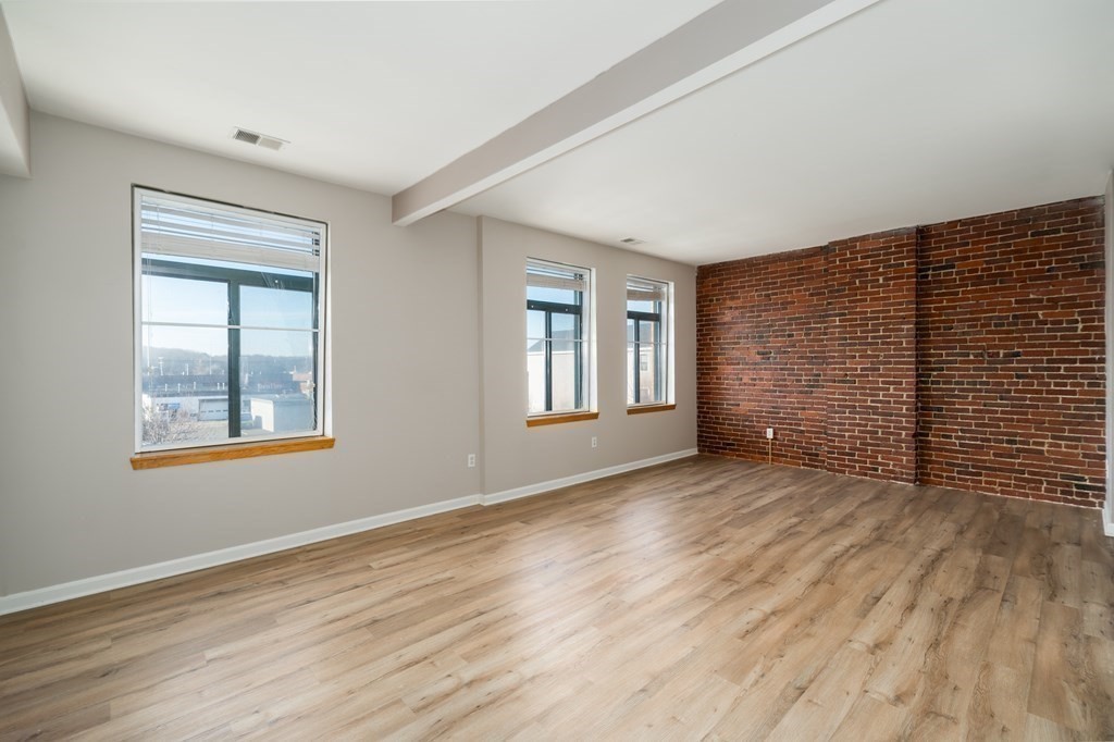 315 Rantoul Street, Unit 204 Beverly, MA 01915 - Photo 4 of 20 Gallery Image 4