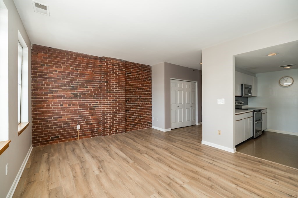 315 Rantoul Street, Unit 204 Beverly, MA 01915 - Photo 5 of 20 Gallery Image 5