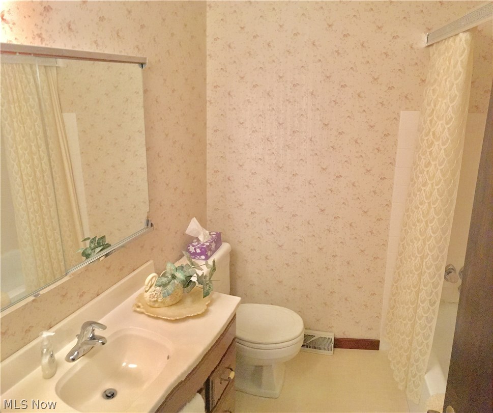 13514 Sheldon Road Brook Park, OH 44142 - Photo 8 of 19 Gallery Image 8