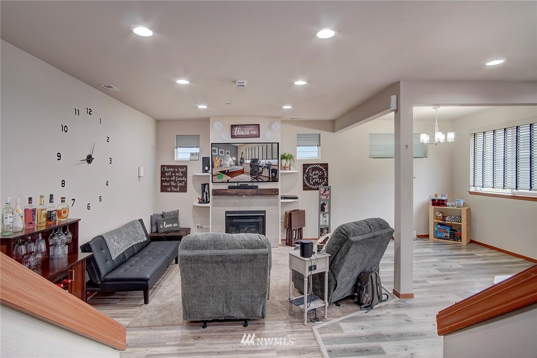 2527 Filbert Avenue Bremerton, WA 98310 - Photo 8 of 30 Gallery Image 8