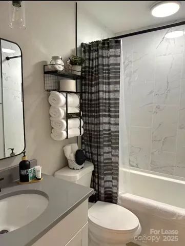 $1,800 | 2000 Patio Court, Unit 124, Charlotte, NC 28205