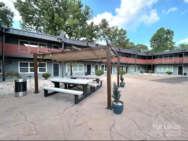 $1,800 | 2000 Patio Court, Unit 124, Charlotte, NC 28205