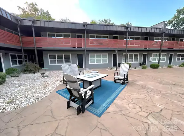 $1,600 | 2000 Patio Court, Unit 124, Charlotte, NC 28205