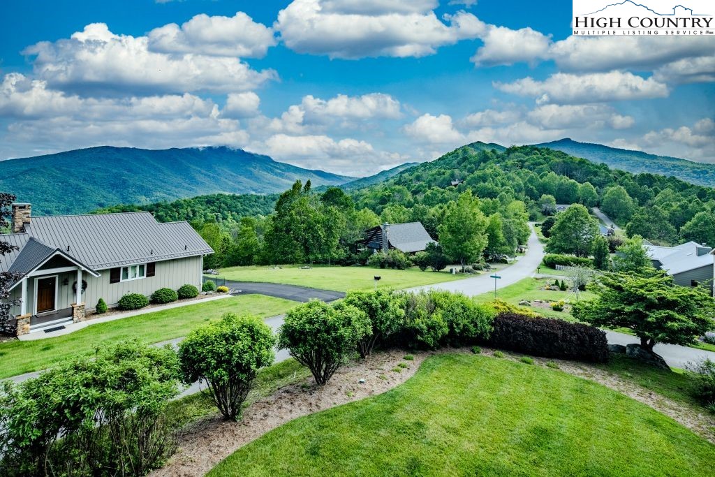 937 Alpine Drive Seven Devils, NC 28604 - Photo 4 of 35