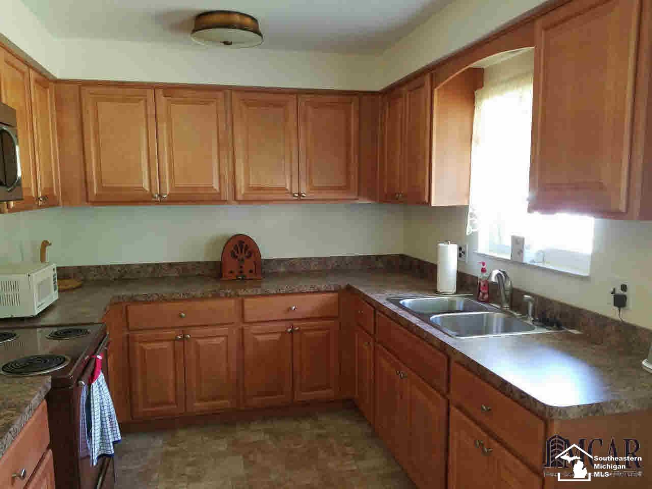 13883 Grafton Road Carleton, MI 48117 - Photo 7 of 18