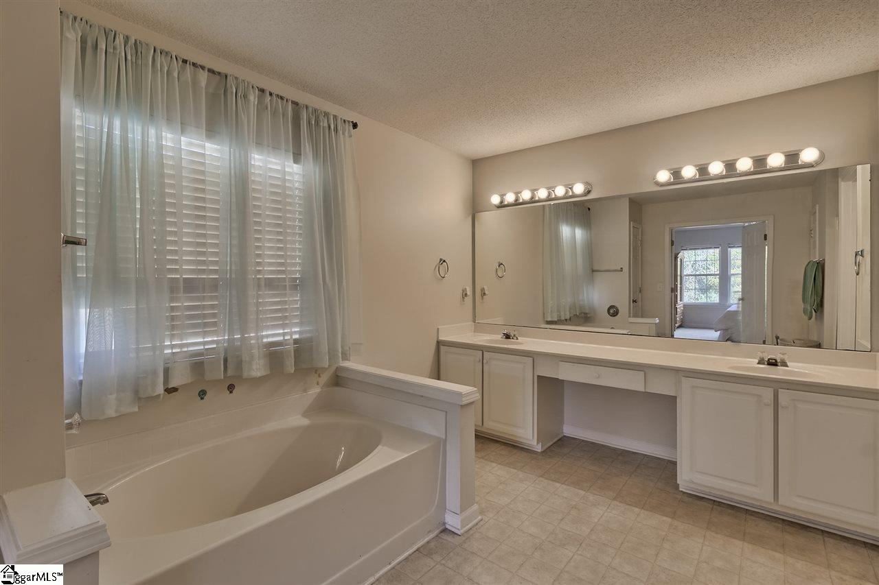 120 Innisbrook Lane Simpsonville, SC 29681 - Photo 18 of 34 Gallery Image 18