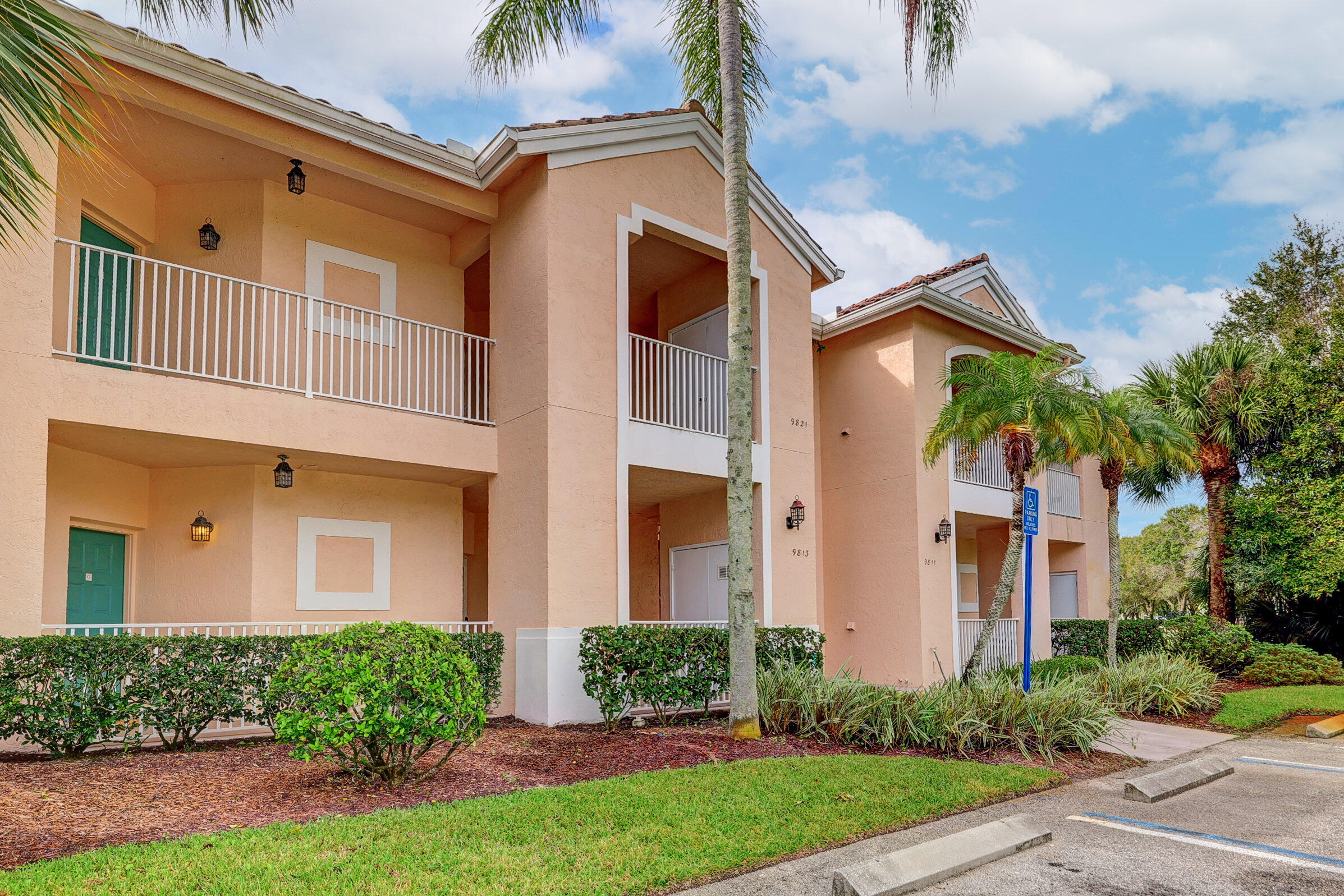 9813 Perfect Drive, Unit B Port St. Lucie, FL 34986 - Photo 16 of 44 02_632a2986_87_88_89_90