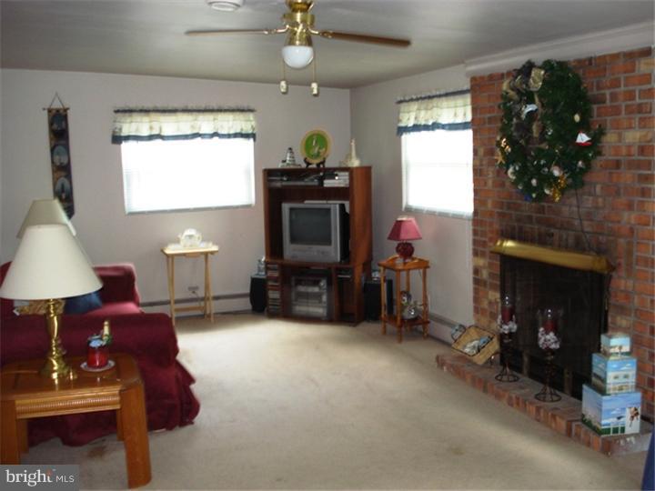 512 Estate Road Maple Shade, NJ 08052 - Photo 3 of 9