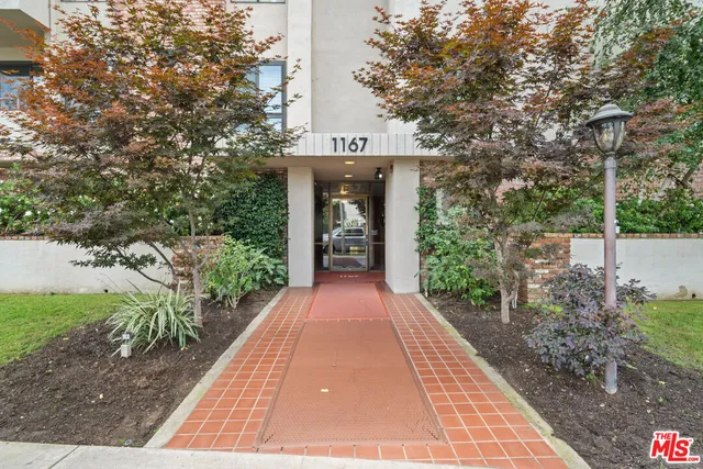 $5,200 | 1167 South Roxbury Drive, Unit 301, Los Angeles, CA 90035