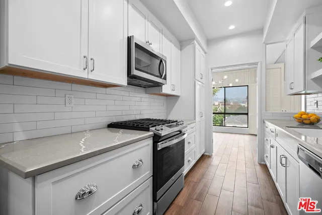 $5,200 | 1167 South Roxbury Drive, Unit 301, Los Angeles, CA 90035