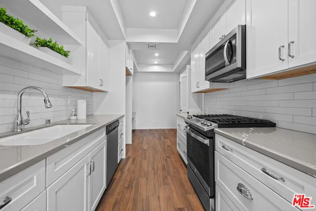 $5,200 | 1167 South Roxbury Drive, Unit 301, Los Angeles, CA 90035