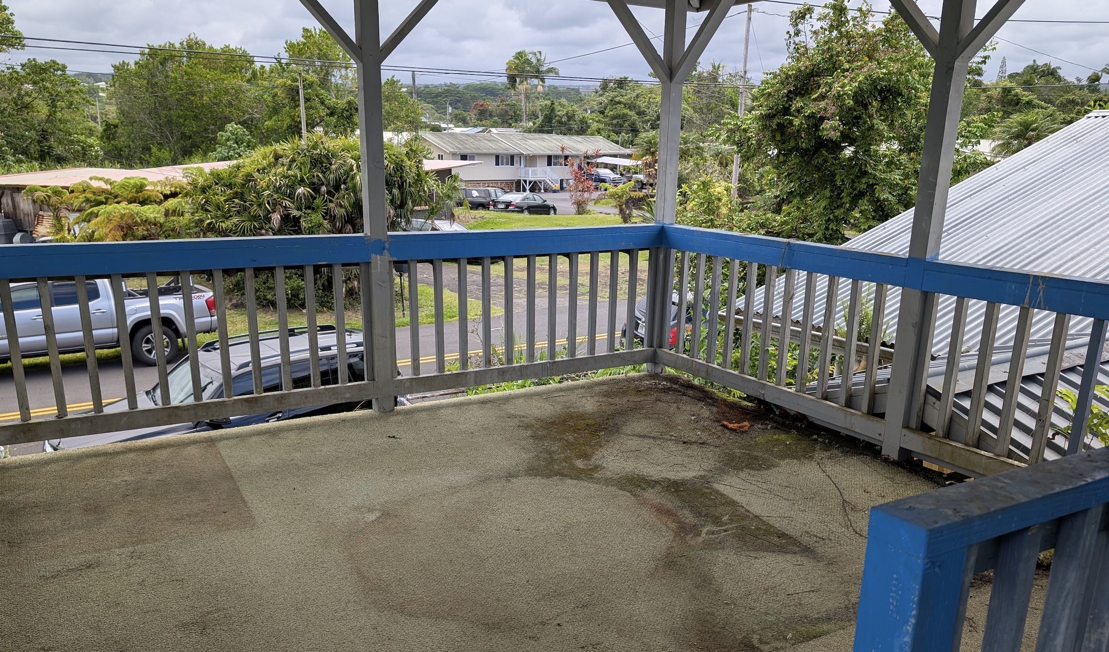 52 Wawai Loop Hilo, HI 96720 - Photo 4 of 18 a balcony with street view