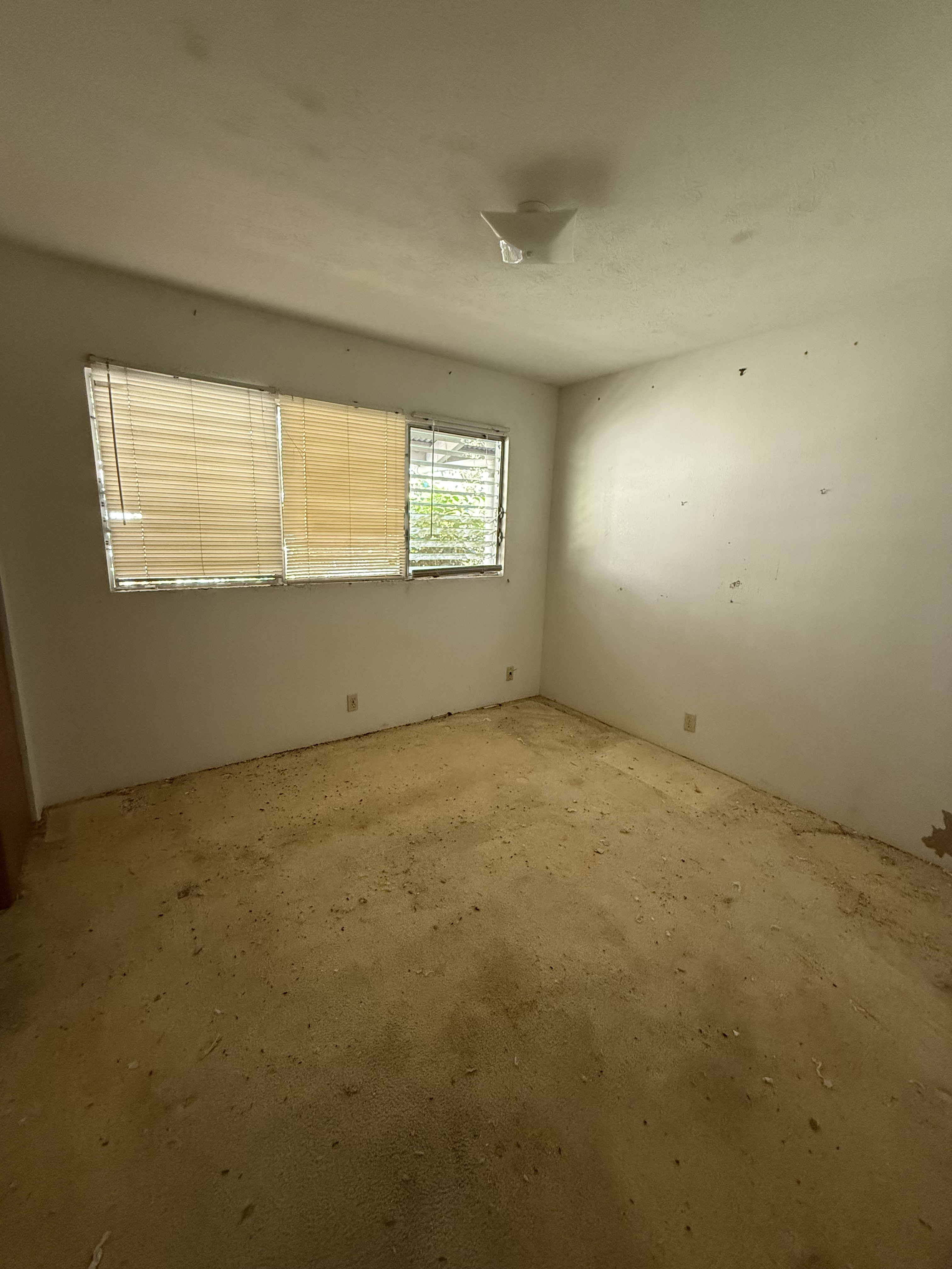52 Wawai Loop Hilo, HI 96720 - Photo 9 of 18 an empty room with a window