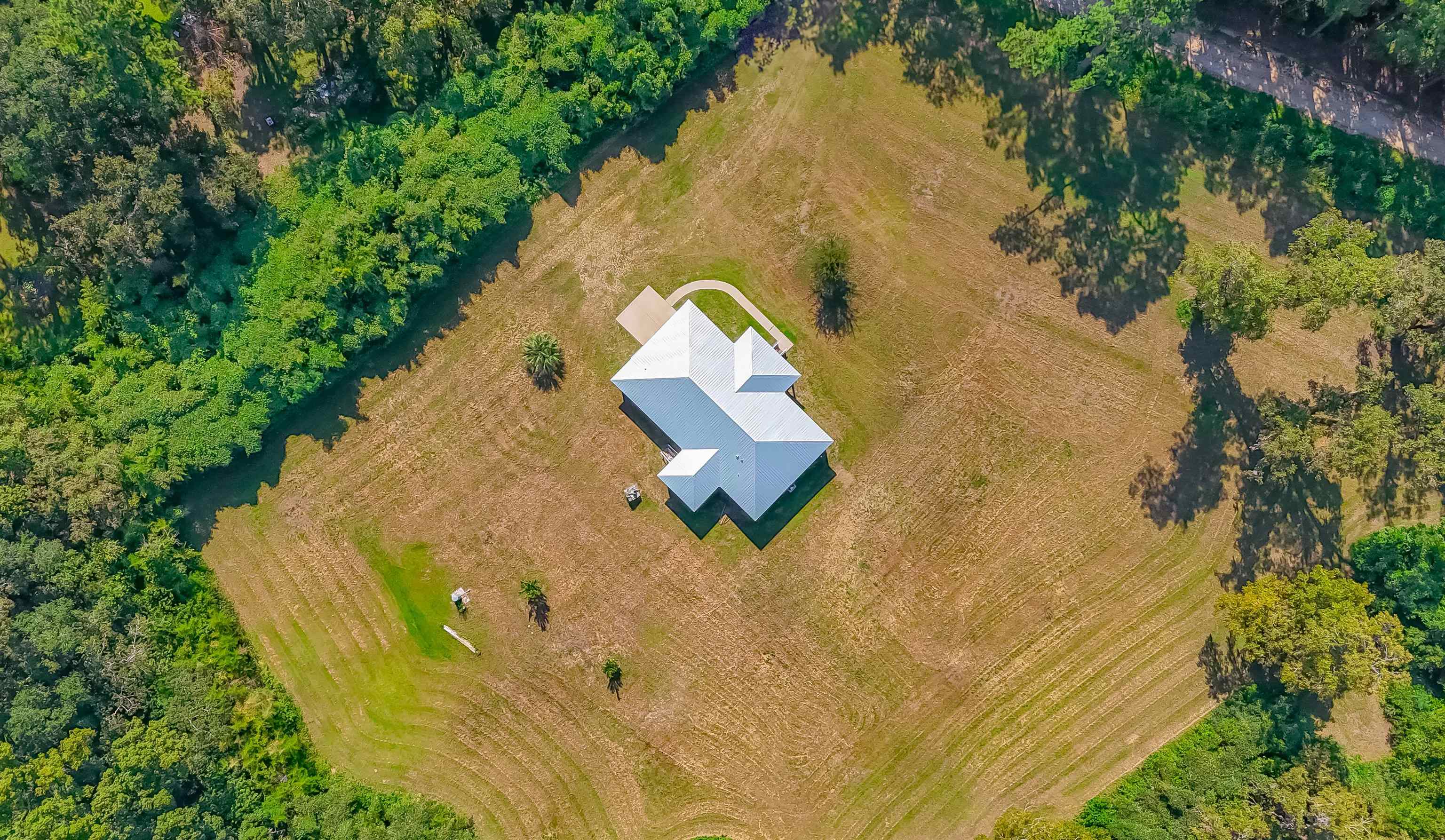 525 Devane Road Monticello, FL 32344 - Photo 3 of 48