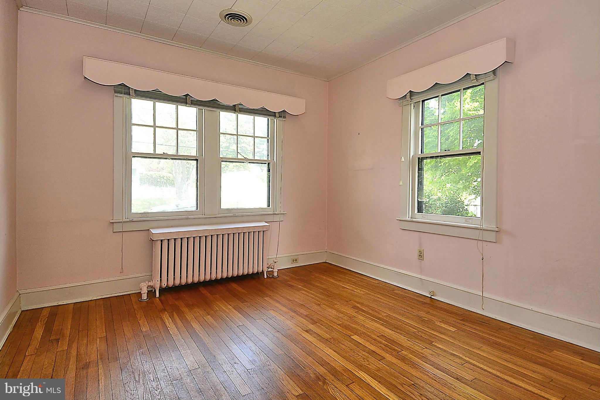 1922 Glen Ross Road Silver Spring, MD 20910 - Photo 11 of 30 Bedroom