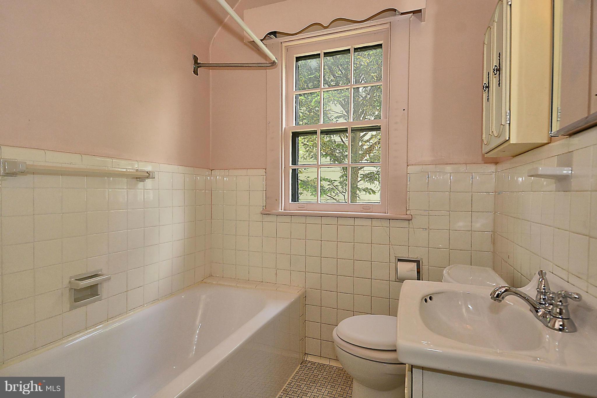 1922 Glen Ross Road Silver Spring, MD 20910 - Photo 12 of 30 Bath