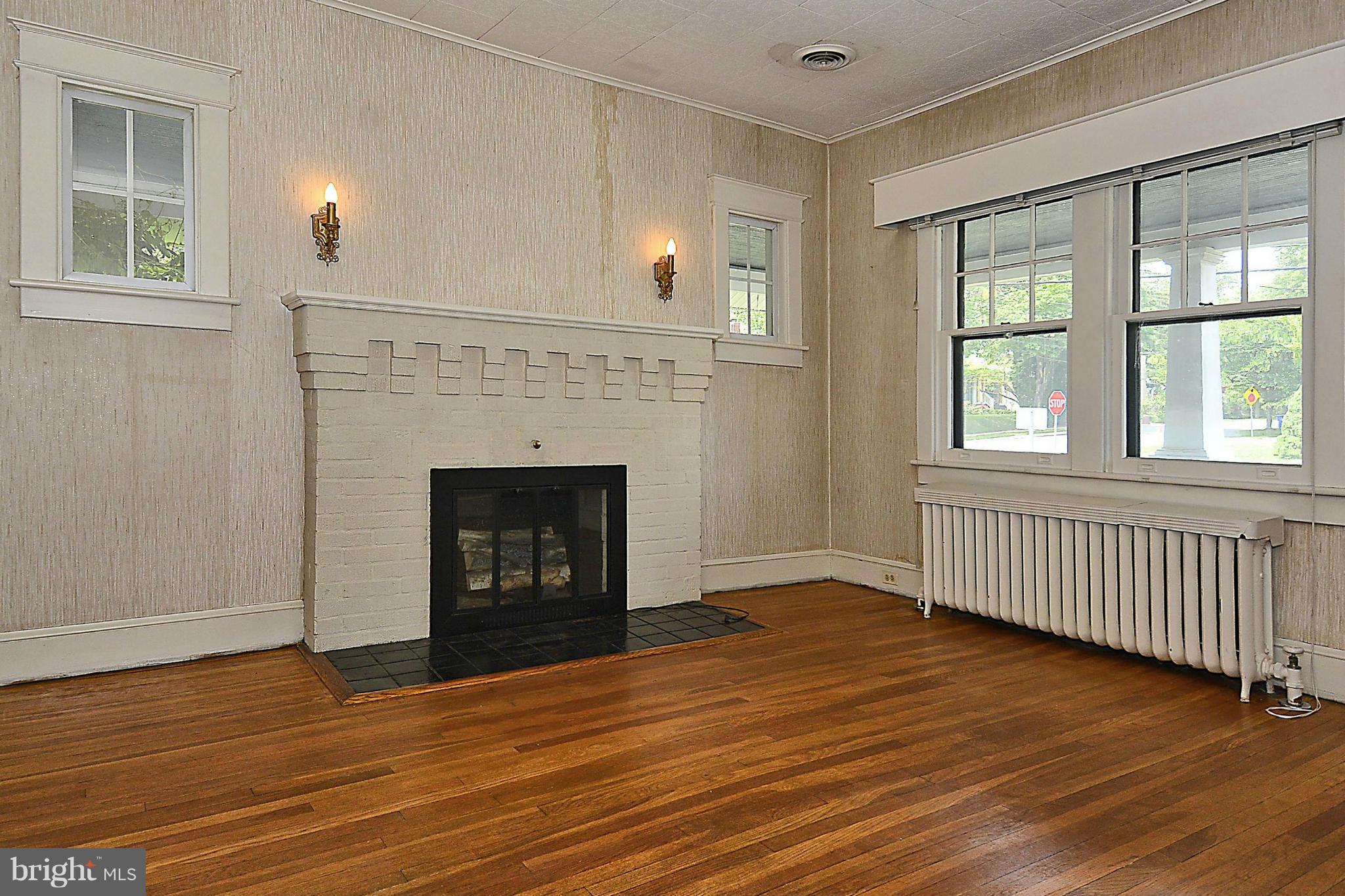1922 Glen Ross Road Silver Spring, MD 20910 - Photo 4 of 30 Living Room