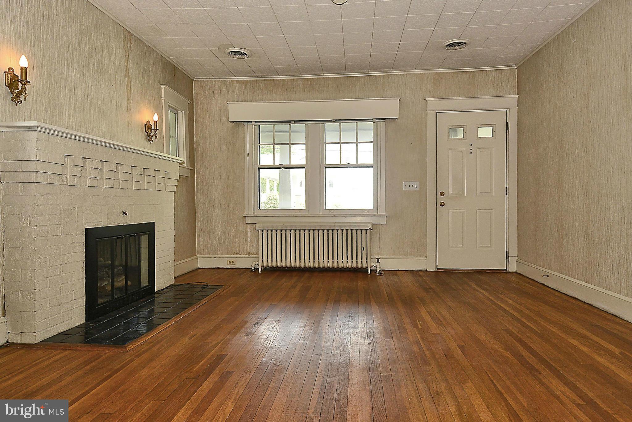 1922 Glen Ross Road Silver Spring, MD 20910 - Photo 5 of 30 Living Room
