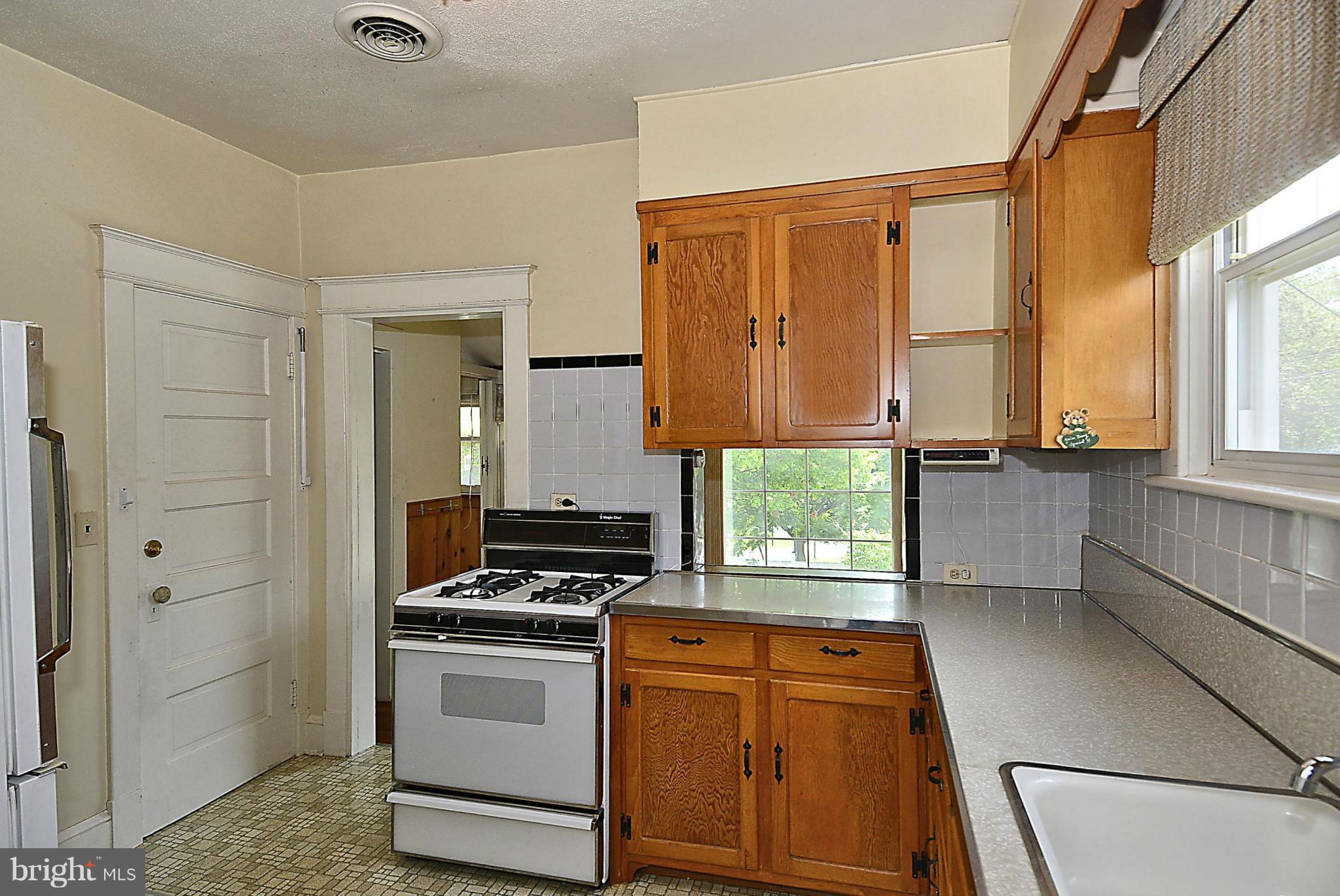 1922 Glen Ross Road Silver Spring, MD 20910 - Photo 7 of 30 Kitchen