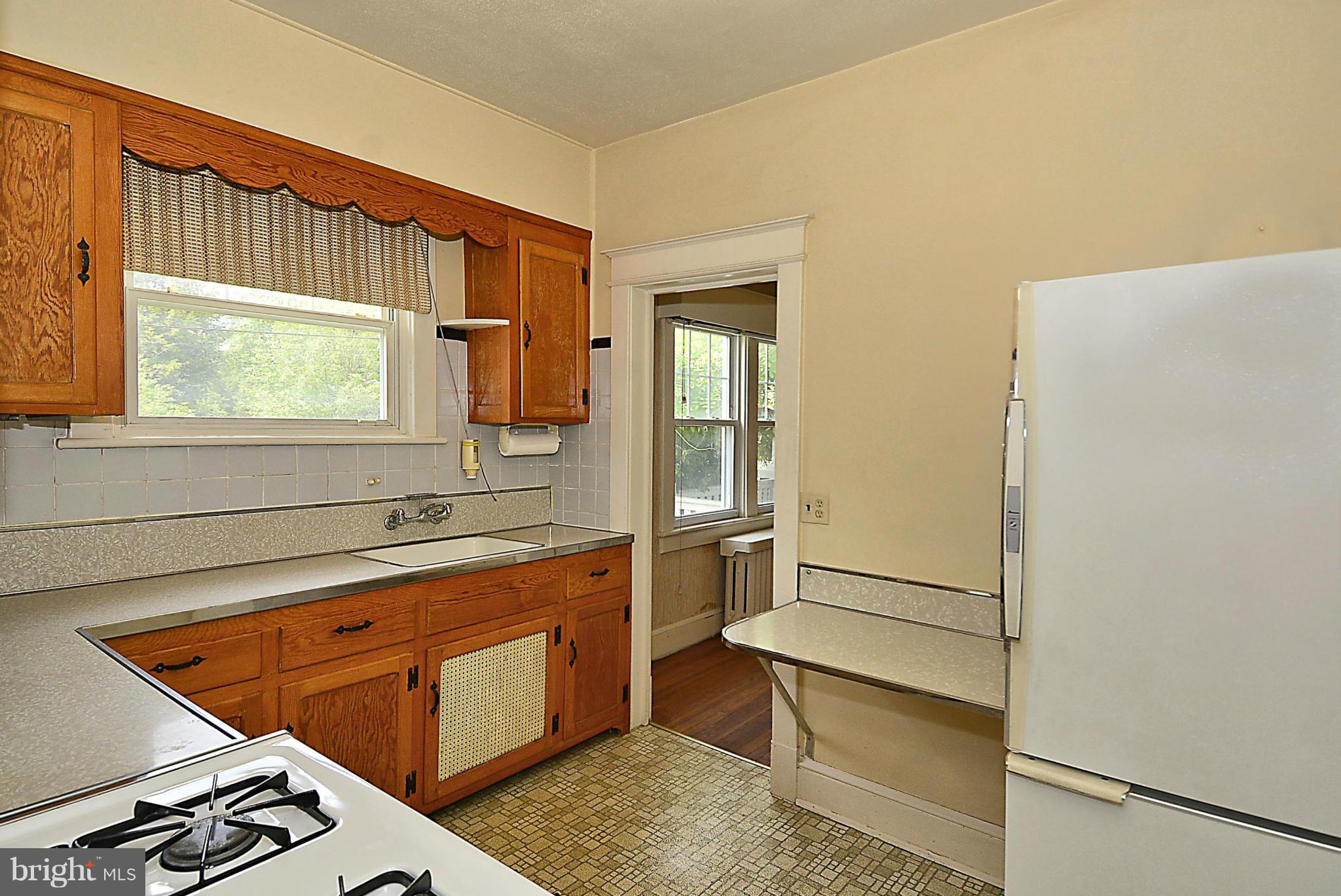 1922 Glen Ross Road Silver Spring, MD 20910 - Photo 8 of 30 Kitchen