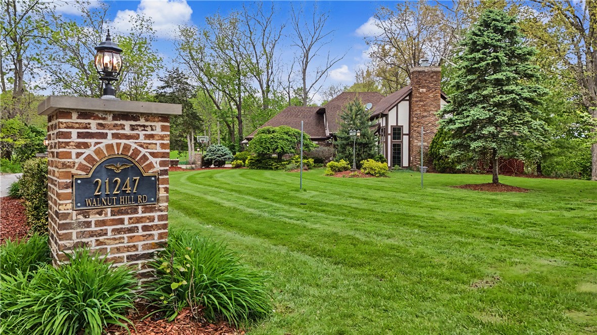 21247 Walnut Hill Road Danville, IL 61834 - Photo 3 of 46