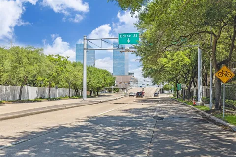 $1,250,000 | 5135 Edloe Street, Houston, TX 77005