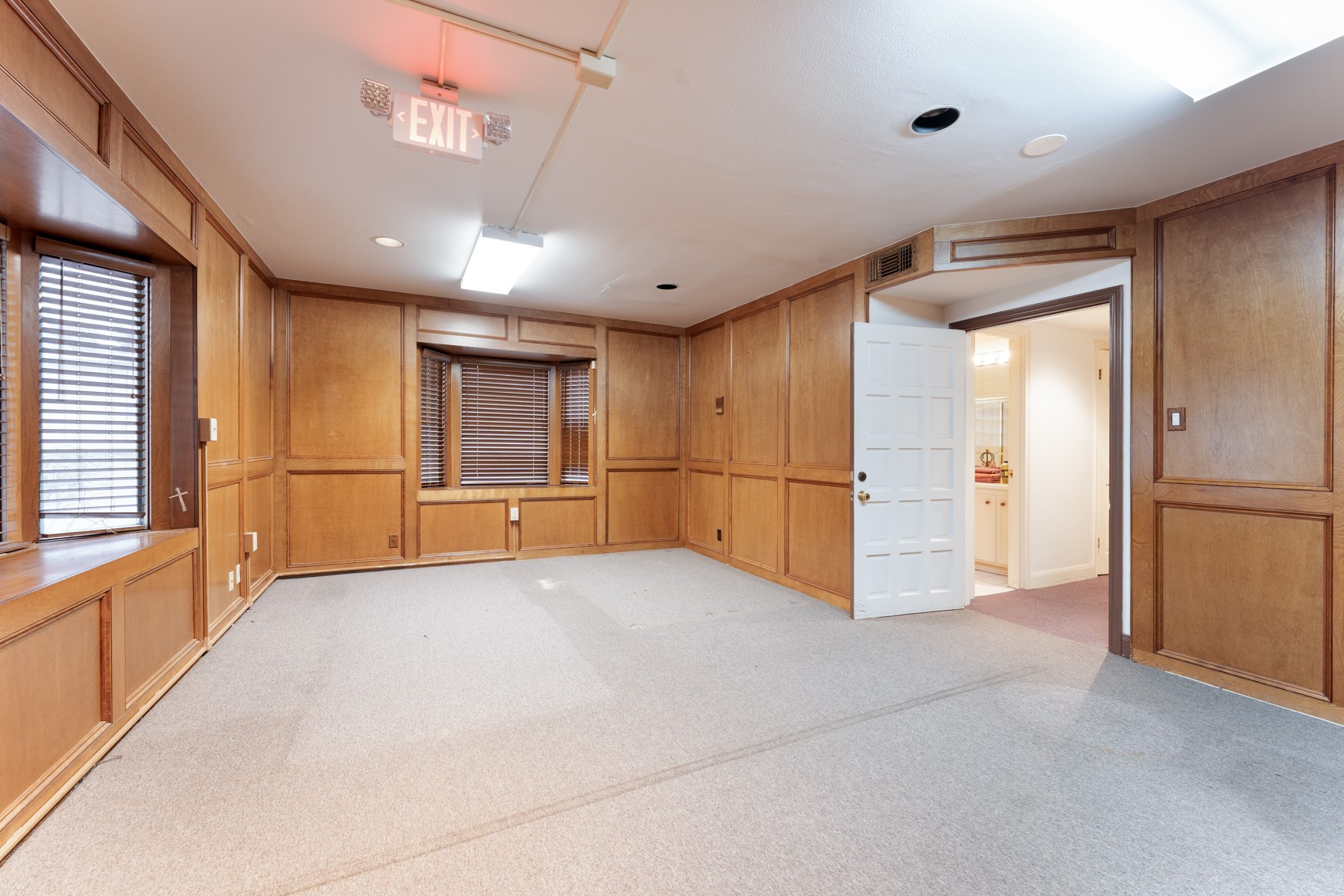 5135 Edloe Street Houston, TX 77005 - Photo 6 of 40 One of the downstairs offices