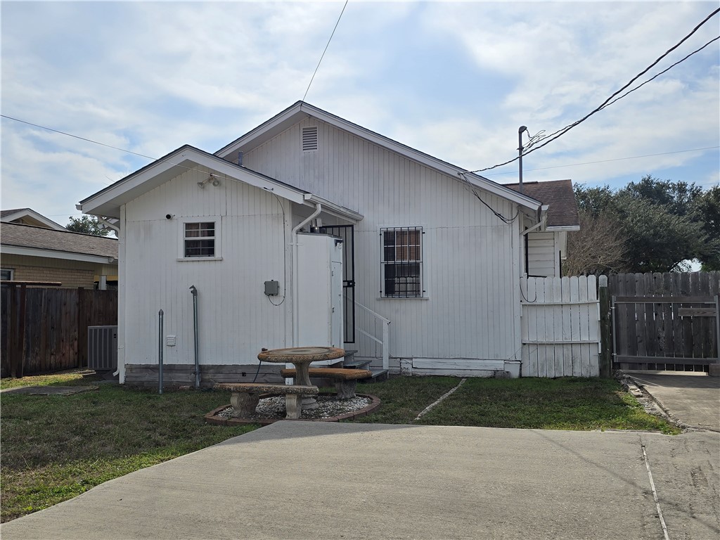 1105 East 5th Street Alice, TX 78332 - Photo 18 of 20 a front view of a house with a yard