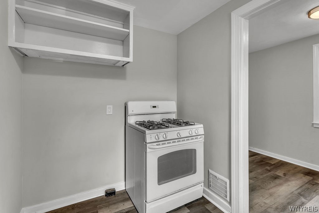 981 Beach Road Cheektowaga, NY 14225 - Photo 9 of 50 Gallery Image 9