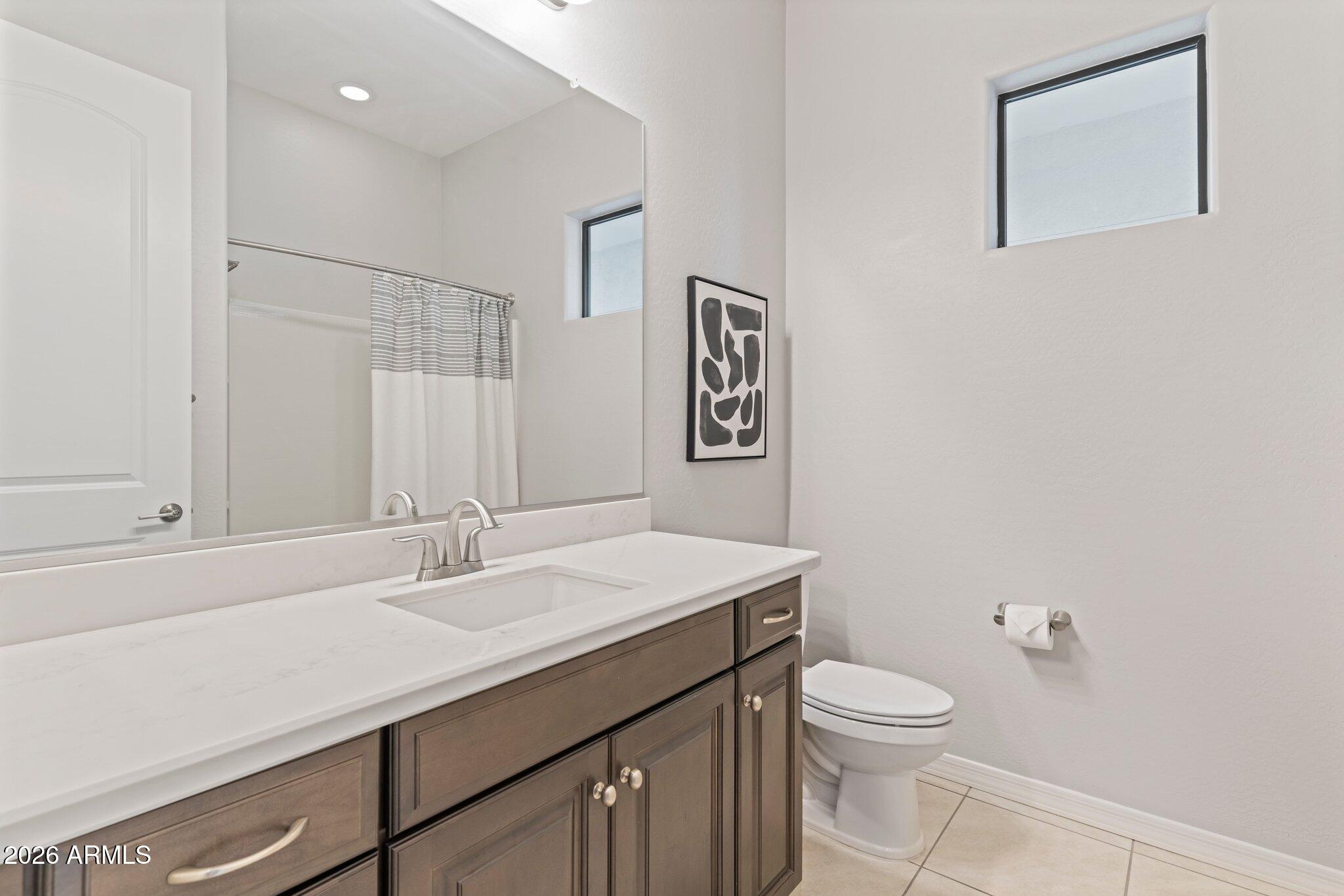 719 East Summerside Road Phoenix, AZ 85042 - Photo 27 of 39 Bathroom 3