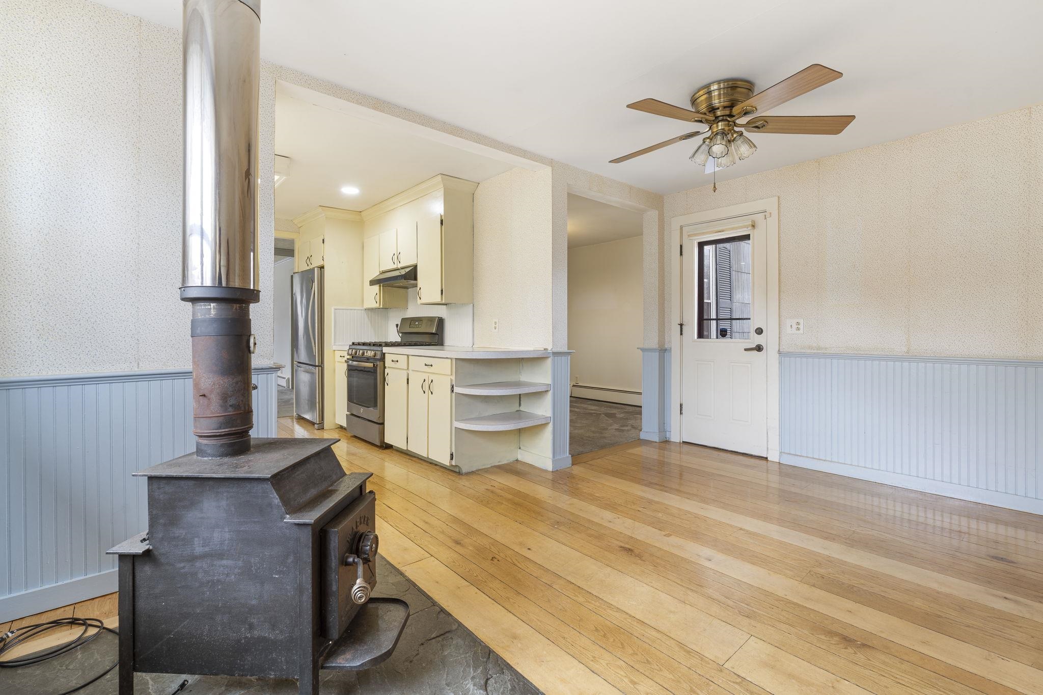 39 Rolfe Street Concord, NH 03303 - Photo 12 of 38