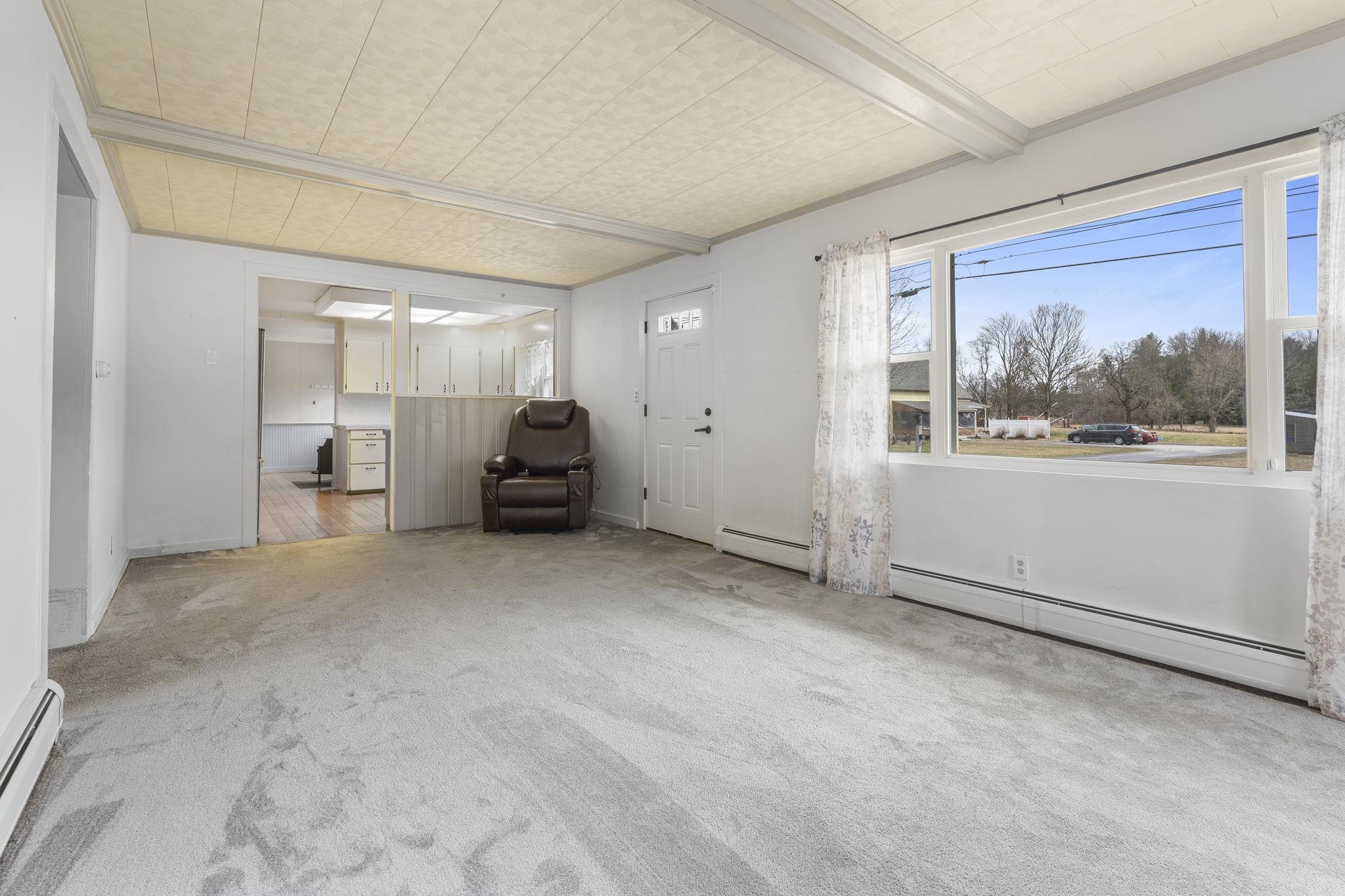 39 Rolfe Street Concord, NH 03303 - Photo 3 of 38