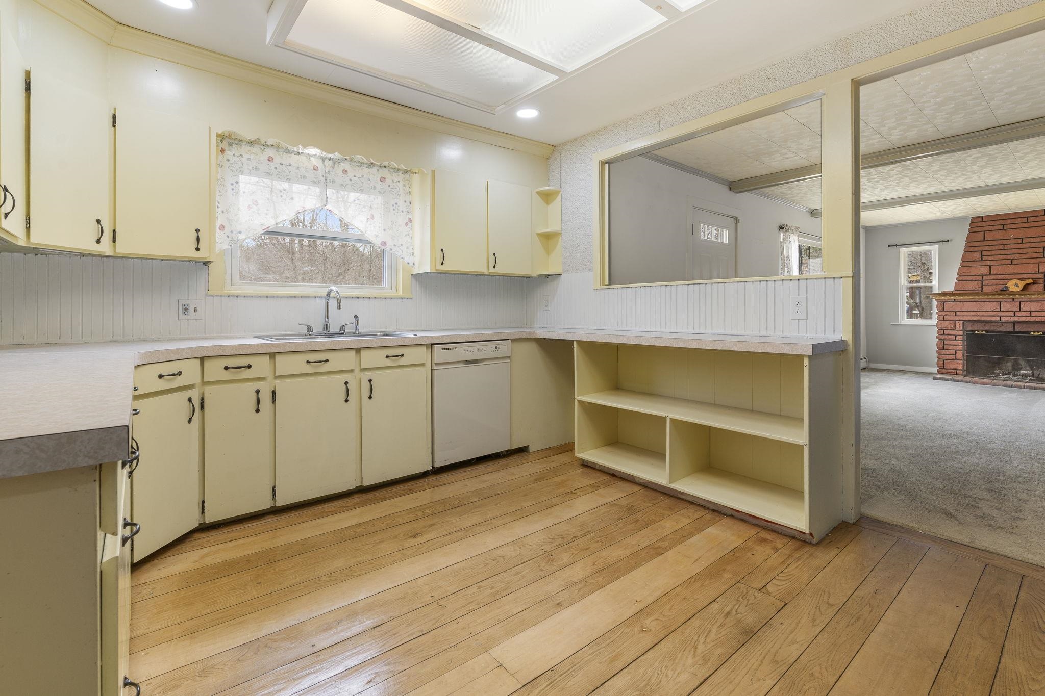 39 Rolfe Street Concord, NH 03303 - Photo 9 of 38