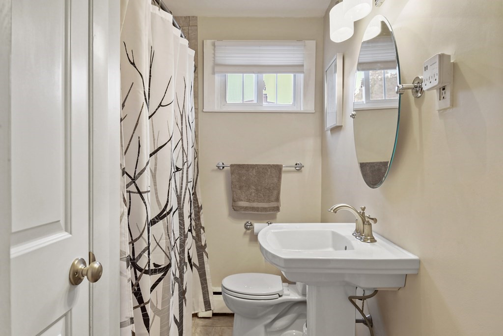 10 Austin Court, Unit D Saugus, MA 01906 - Photo 11 of 26
