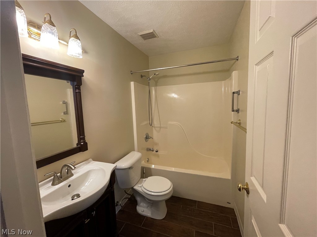 641 Stoney Ridge, Unit 83 Cleveland, OH 44143 - Photo 17 of 27 Full Bath - Lower Floor