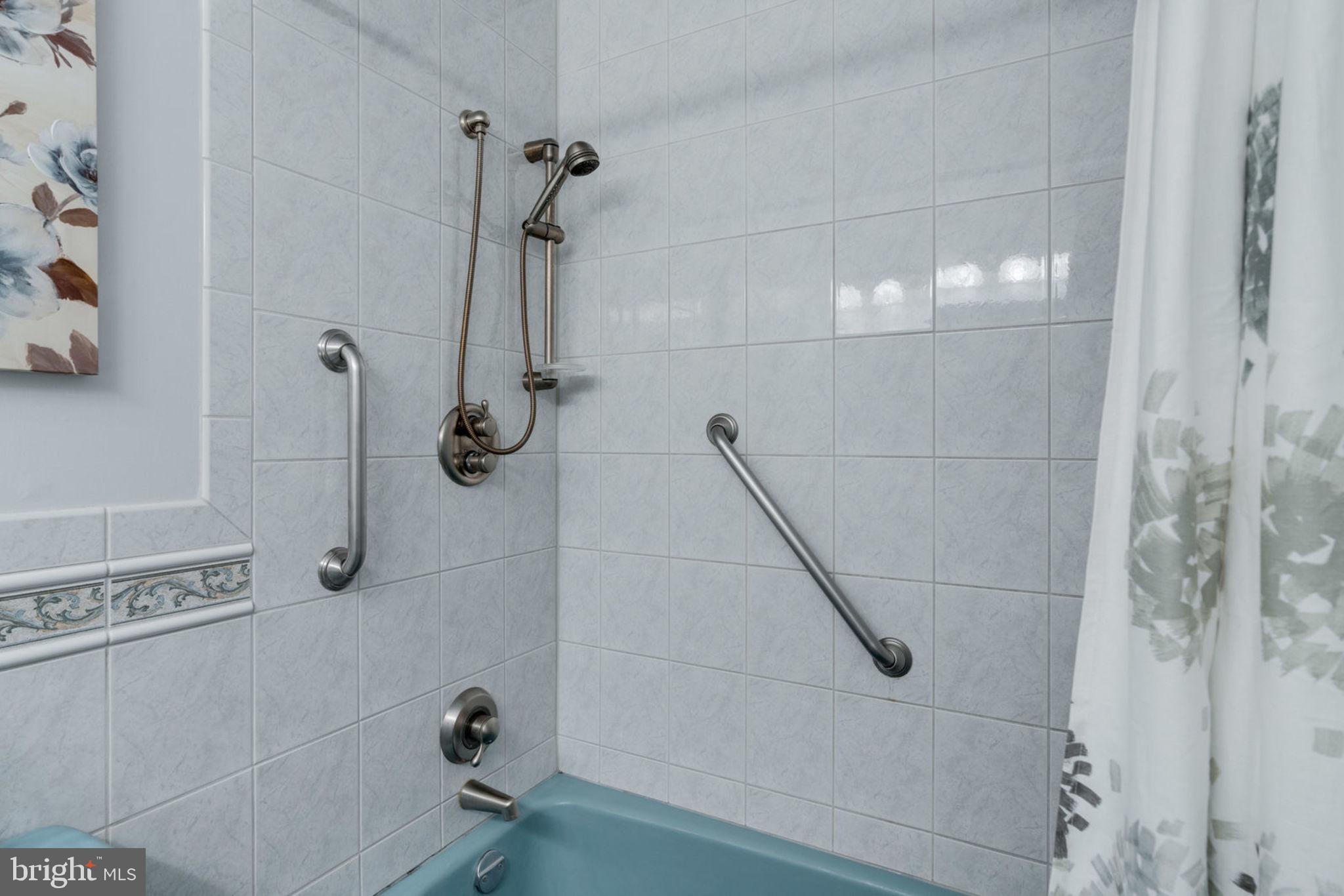 6407 Rivington Road Springfield, VA 22152 - Photo 24 of 41 Hall Bath
