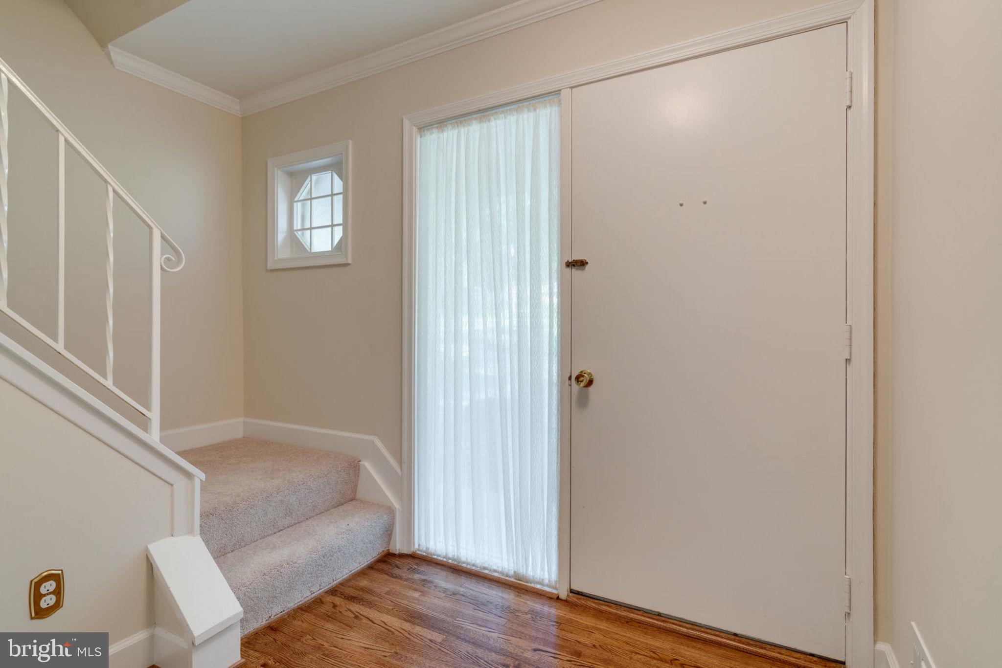 6407 Rivington Road Springfield, VA 22152 - Photo 5 of 41 Entry