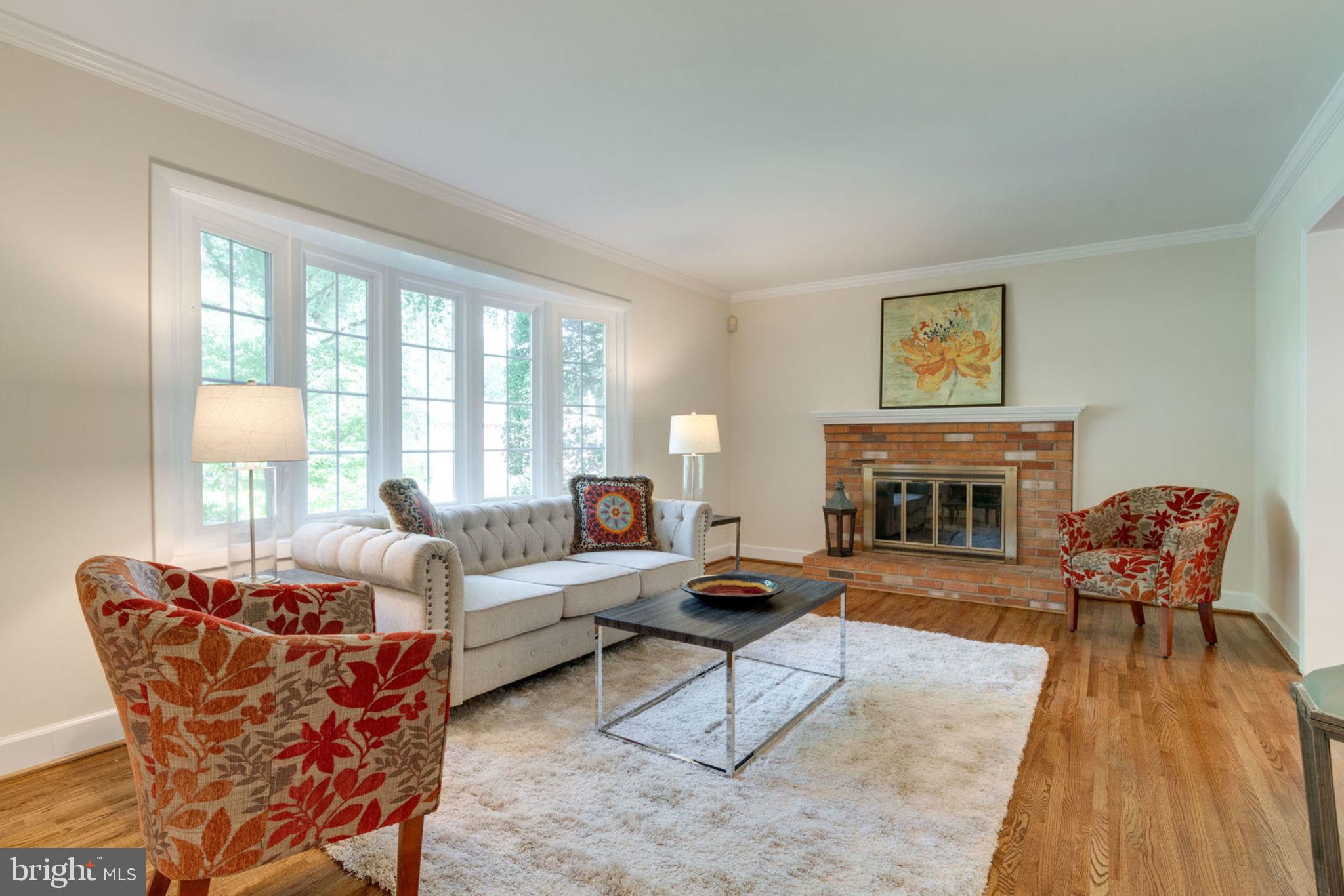 6407 Rivington Road Springfield, VA 22152 - Photo 6 of 41 Lovely Living Space