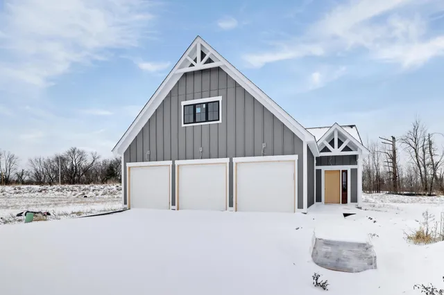 $459,000 | 31710 Madison Road, Lindstrom, MN 55045